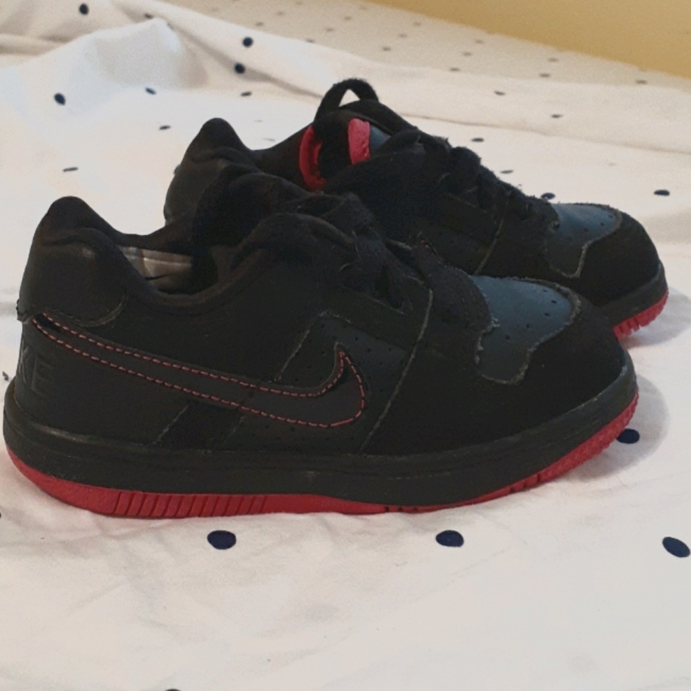 Black and pink nikes